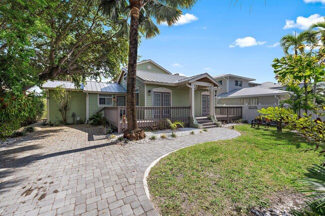 Building Photo - 122 S Lake Dr