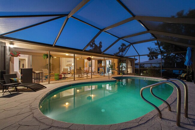 Building Photo - 7423 Dickens Dr