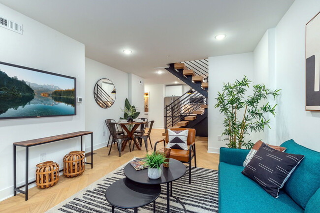 Building Photo - 609 S Orianna St