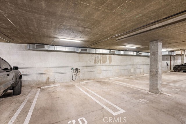 Building Photo - 1351 Havenhurst Dr