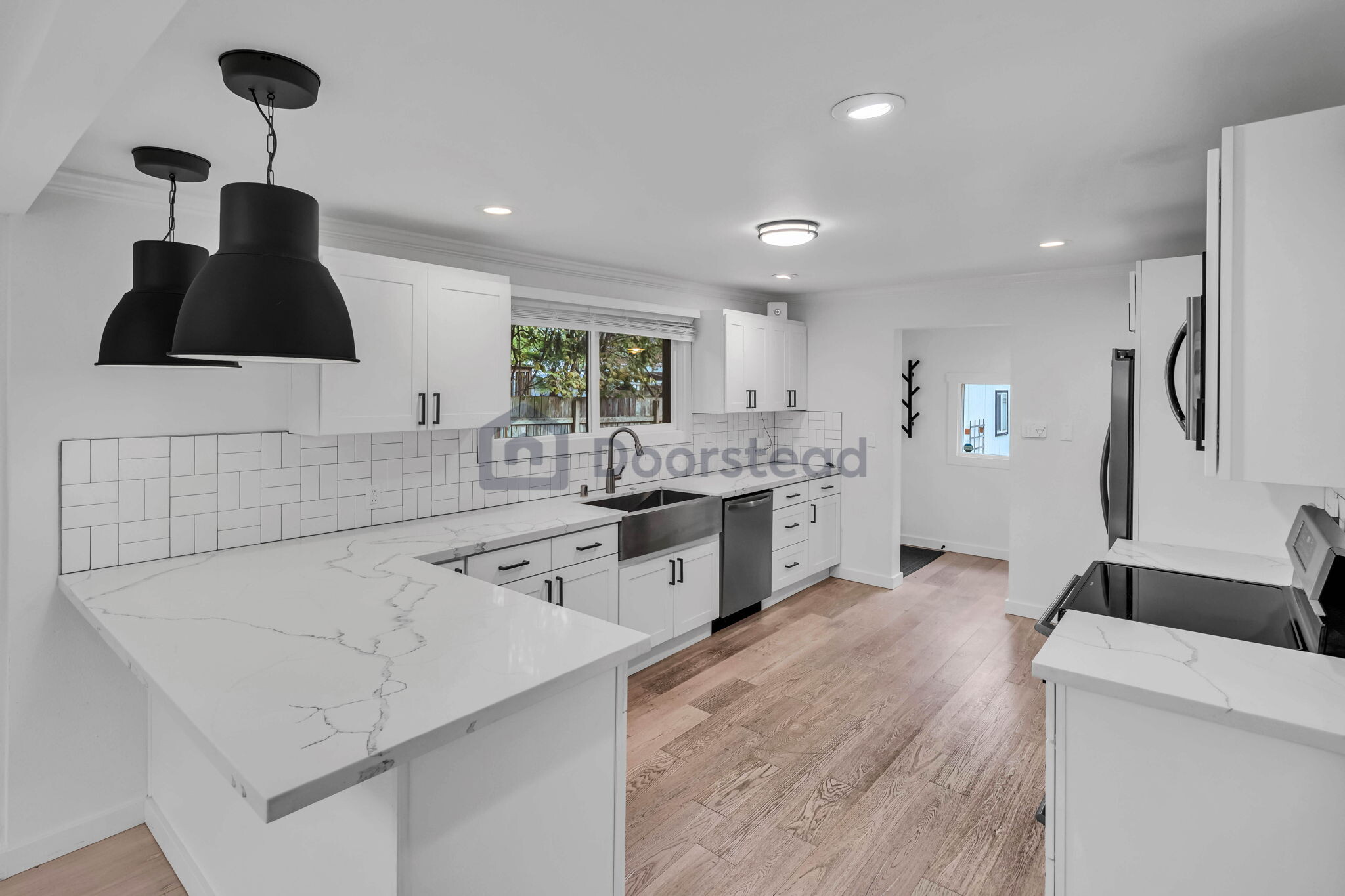 Building Photo - 924 24th Ave S