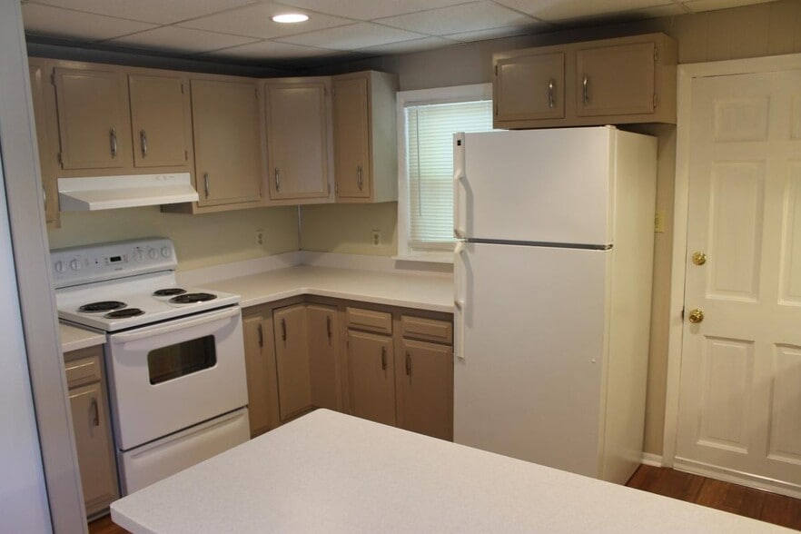 Kitchen - 1313 N Scott St