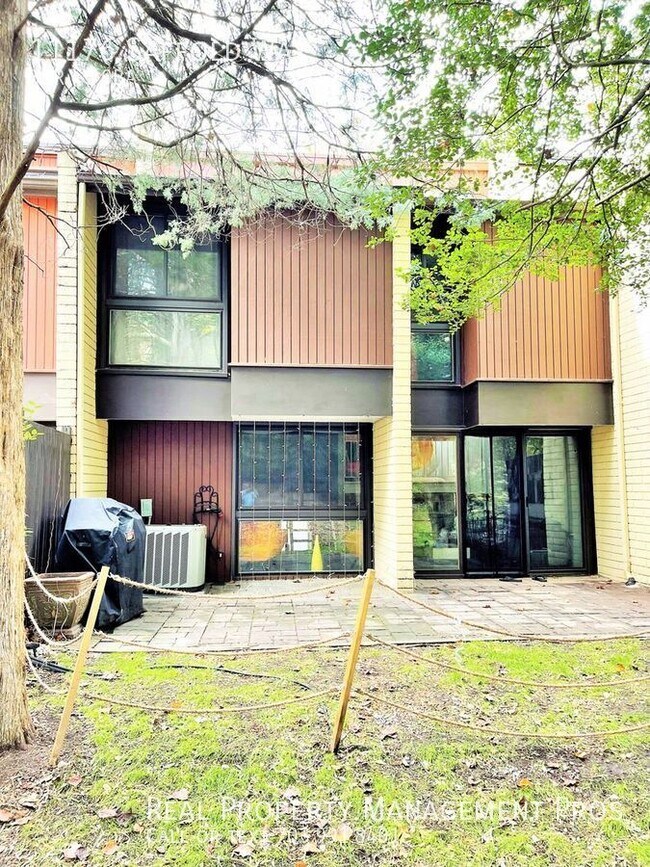 Building Photo - 11176 Saffold Way