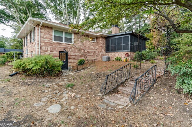 Building Photo - 493 Sybil Ln SE