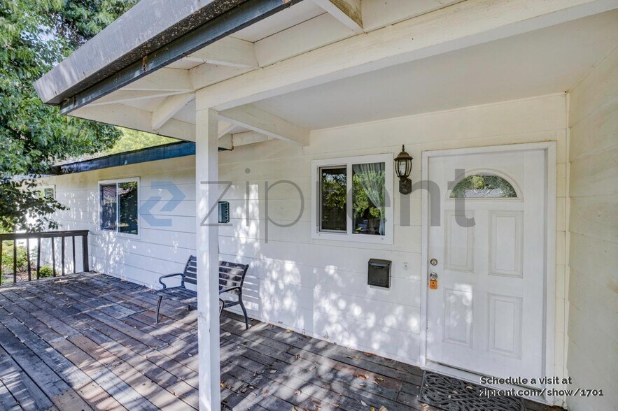 Building Photo - 950 Pecan Pl