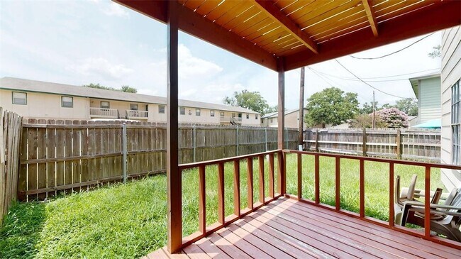Building Photo - 805 San Pedro Dr
