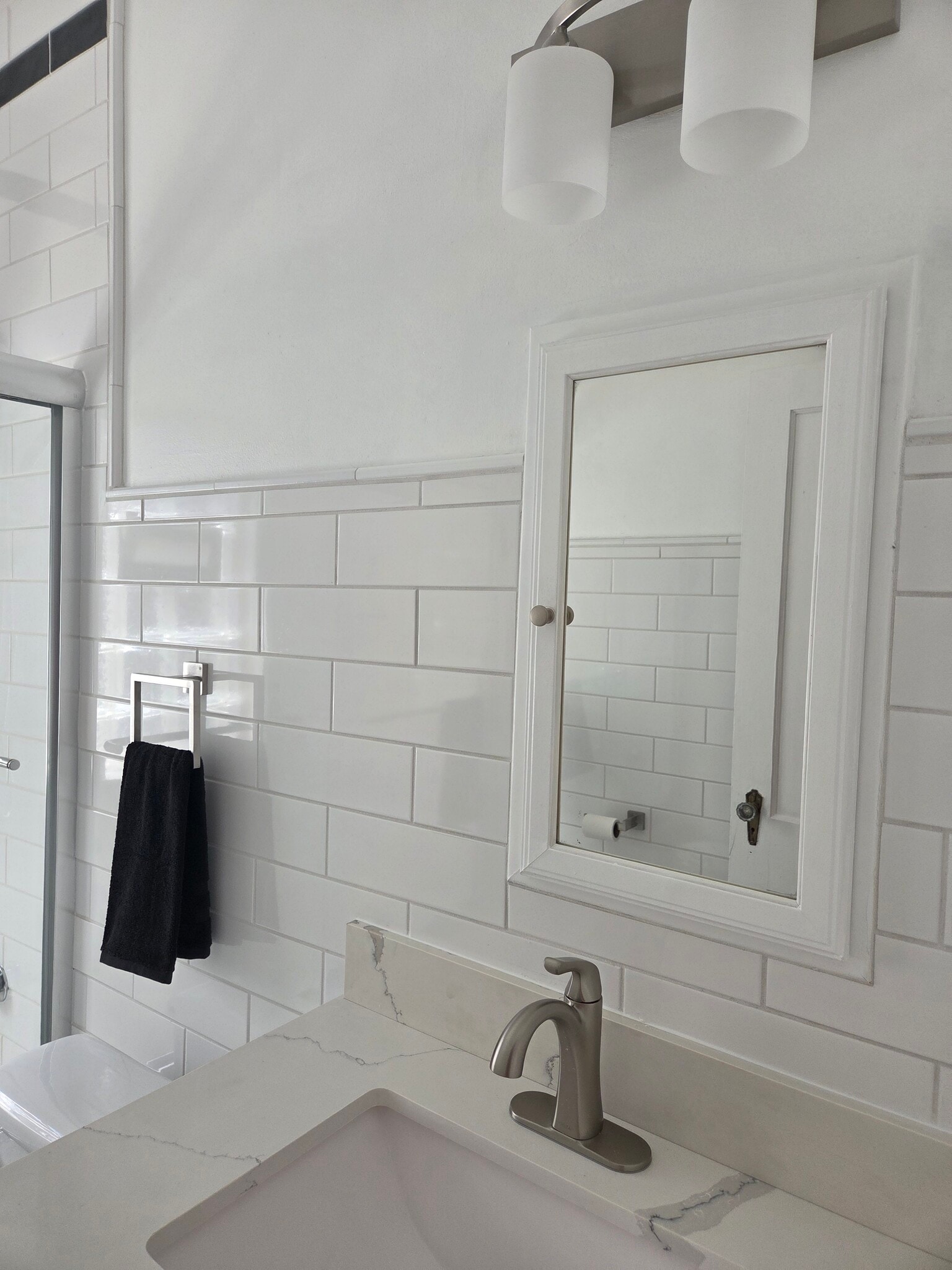 Building Photo - 328 E 6th St