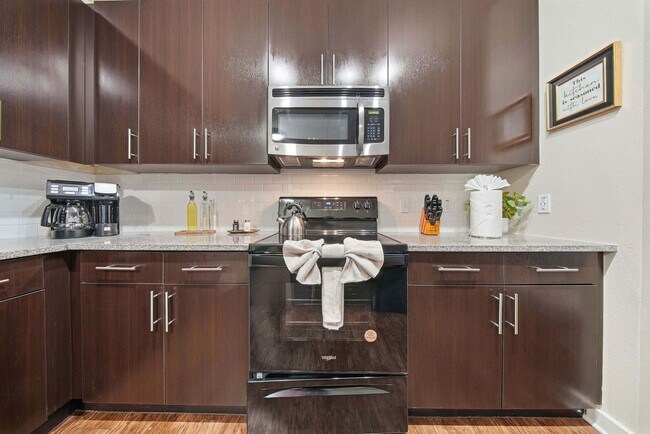 Building Photo - 1700 W Cleveland St