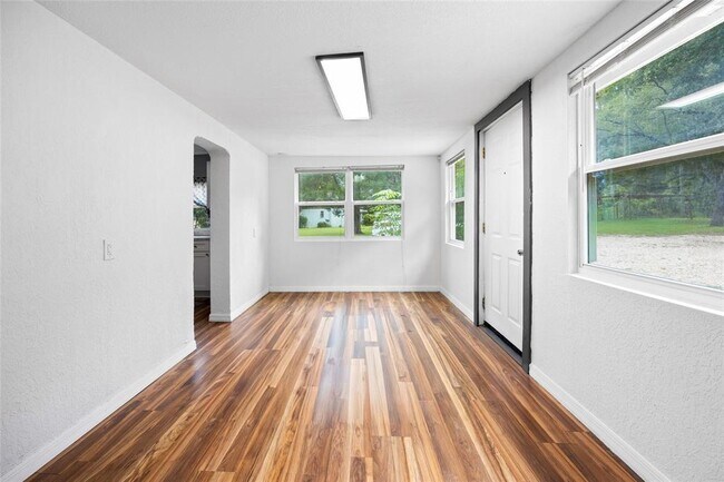 Building Photo - 3157 US-41