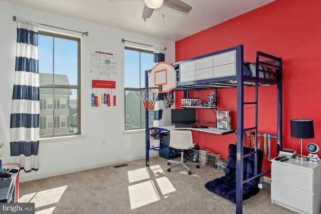 Building Photo - 944 Basswood Dr