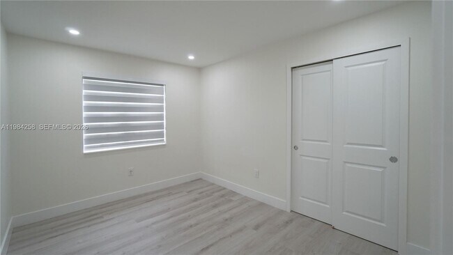 Building Photo - 255 Grant Dr