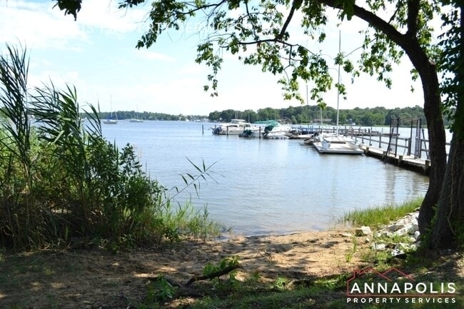 Building Photo - 1363 Washington Dr