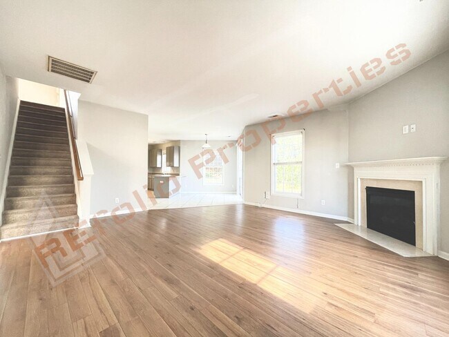 Building Photo - Lovely 4 Bedroom, 2.5 Bath Single-Family H...