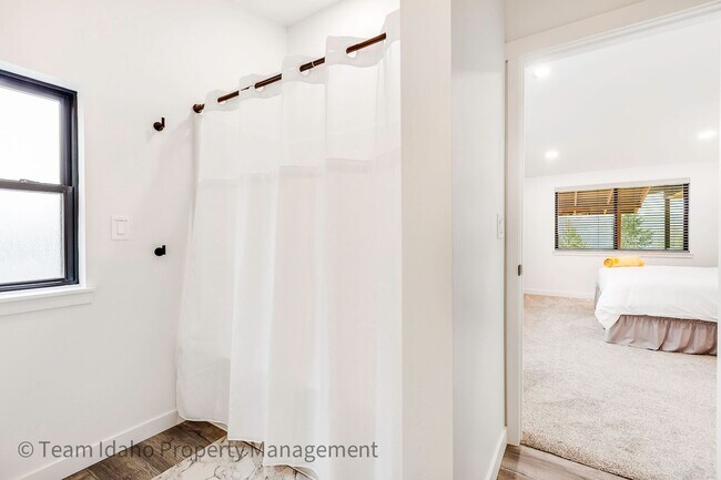 Building Photo - BRAND NEW! Single Level Home...Easy & Beautiful Living with a stunning view of Lake Pend Oreille