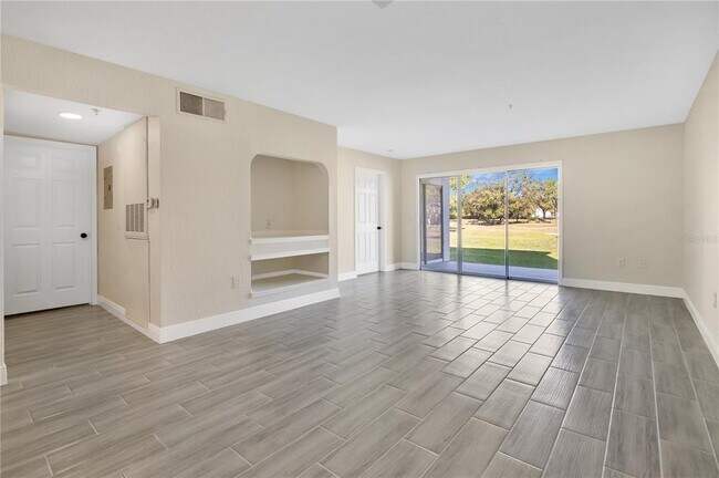 Building Photo - 13953 Fairway Island Dr