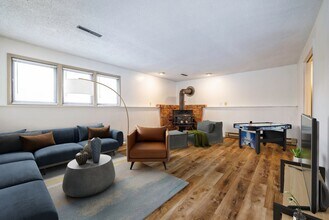 Building Photo - 2 bedroom 1 bath close to downtown