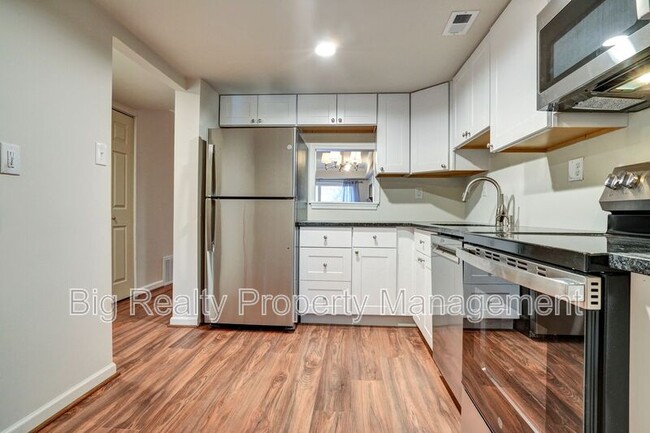 Building Photo - 704 Stonybrook Dr