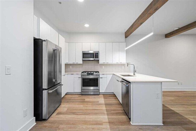 Building Photo - 346 Peters St SW