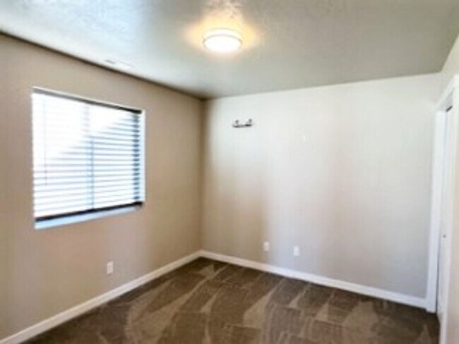 Building Photo - Great 4 bed 2.5 bath home with 2600 sq ft!  Kuna Home with lots of room just off N Ten Mile Rd an...