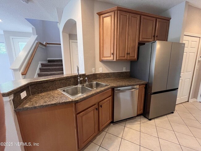 Building Photo - 3875 Buckthorne Dr