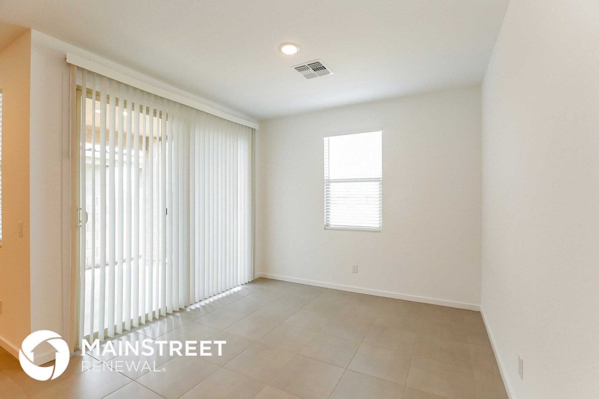 Building Photo - 10916 S 55th Ln