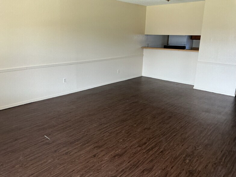 Building Photo - 4301 Yorkshire Dr