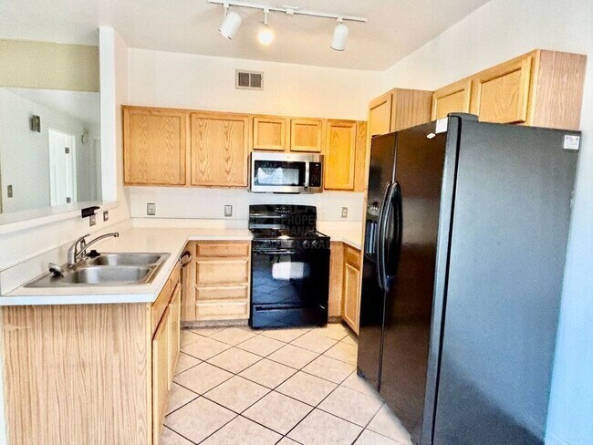 Building Photo - 8416 Pebble Creek Way