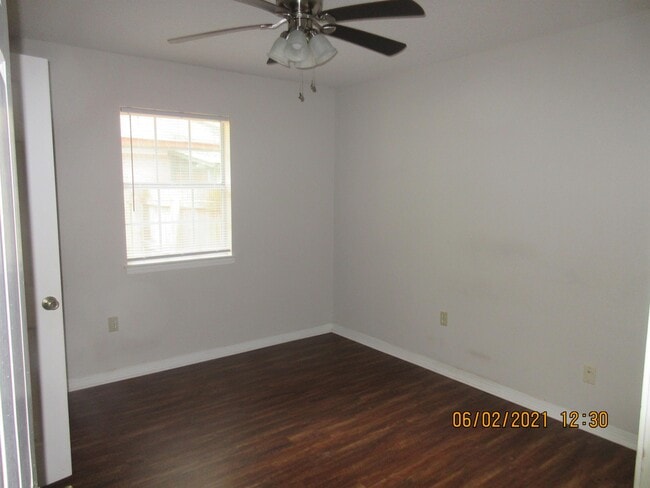 Building Photo - 107 Dewitt Cir