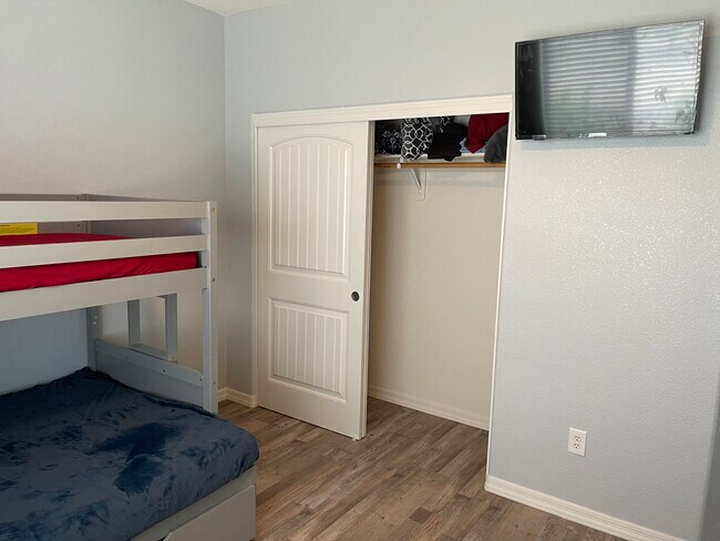 Front Bunk Bed Room - 5879 Desert Lakes Dr