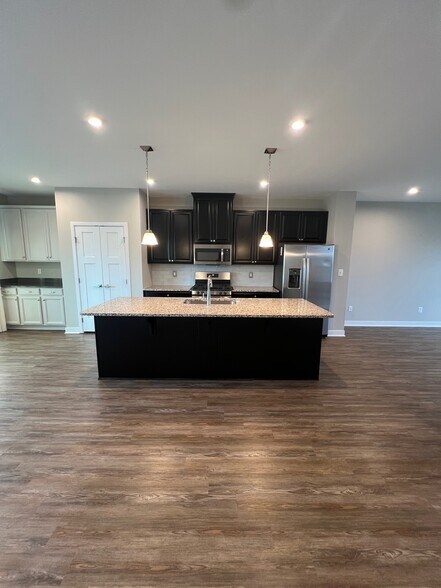 Building Photo - 103 Freedom Way