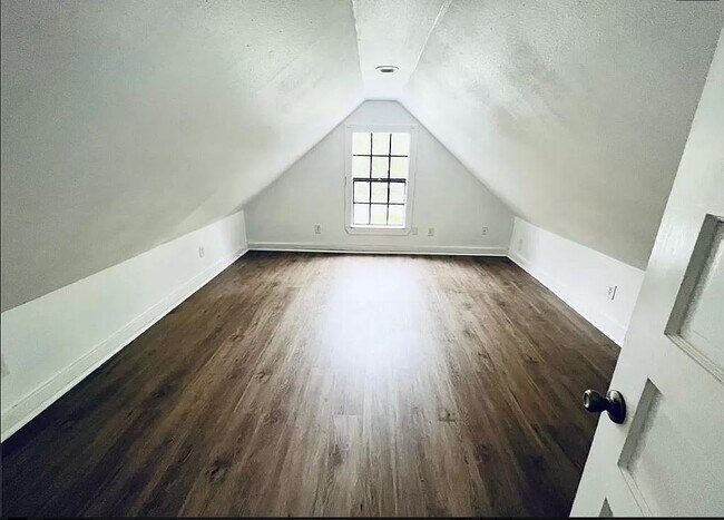 Building Photo - 343 5th St