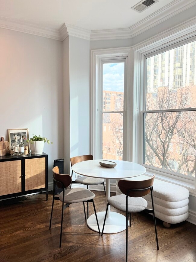 Building Photo - 1704 N Wells St