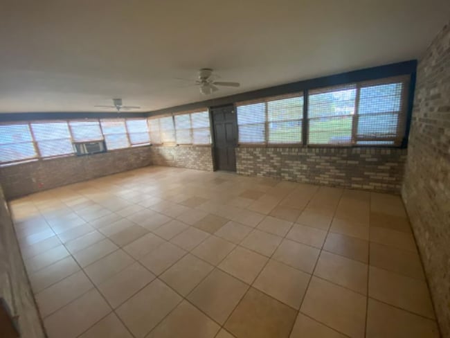 Building Photo - 3 Bedroom 2 Bath home in New Smyrna Beach for RENT!