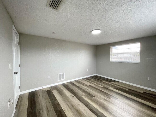Building Photo - 11241 Yewtree Ave