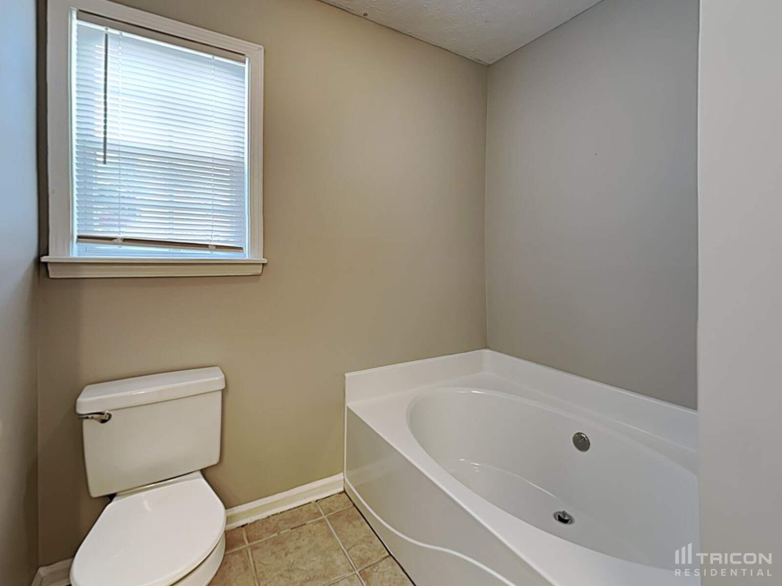 Building Photo - 205 N Willow Ct