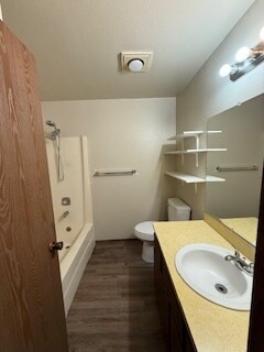 Full bathroom 2nd floor - 701 F Pl NE