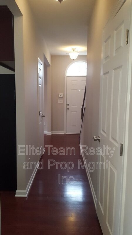 Building Photo - 2339 Whitford Ln