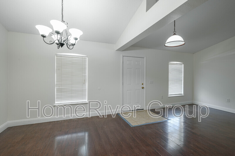 Building Photo - 718 Swan Way