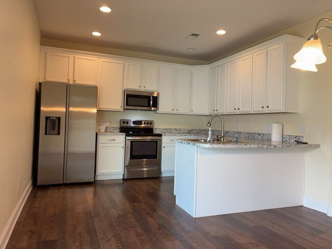 Building Photo - "Charming 3-Bedroom Home with 2 Full Baths in Greenville's Forest Ridge!"