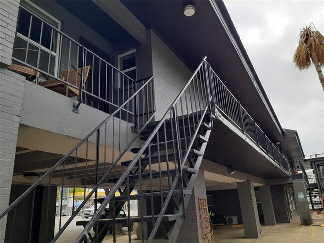 Building Photo - 2020 S Congress Ave