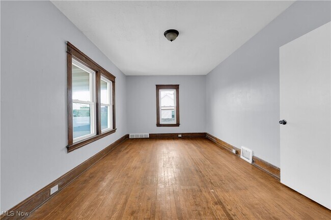 Building Photo - 3111 W 90th St