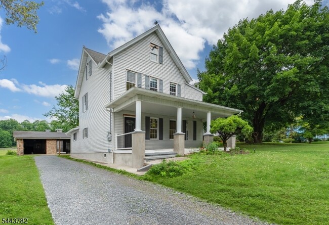 Building Photo - 382 River Rd