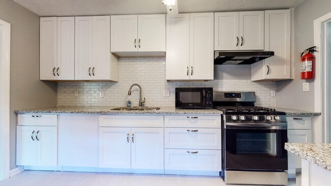 Building Photo - 383 Wesley Park Dr