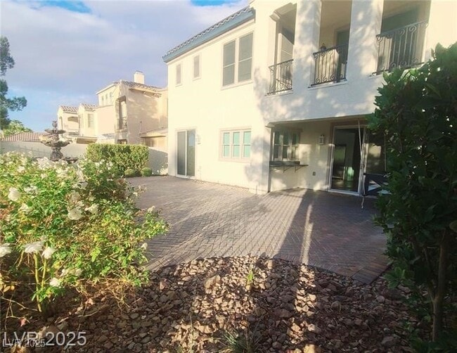 Building Photo - 927 Via Canale Dr