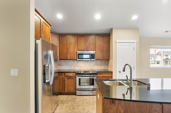 Building Photo - 2121 N Country Vista Blvd