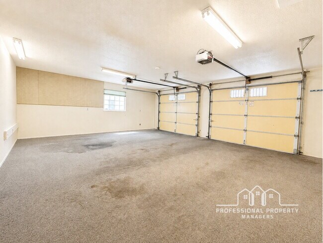 Building Photo - 3-bedroom, 3-bathroom home in Foothills Mobile Est