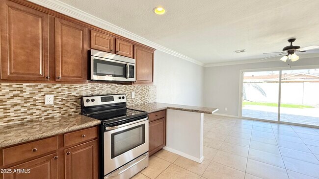 Building Photo - 8608 E Vernon Ave