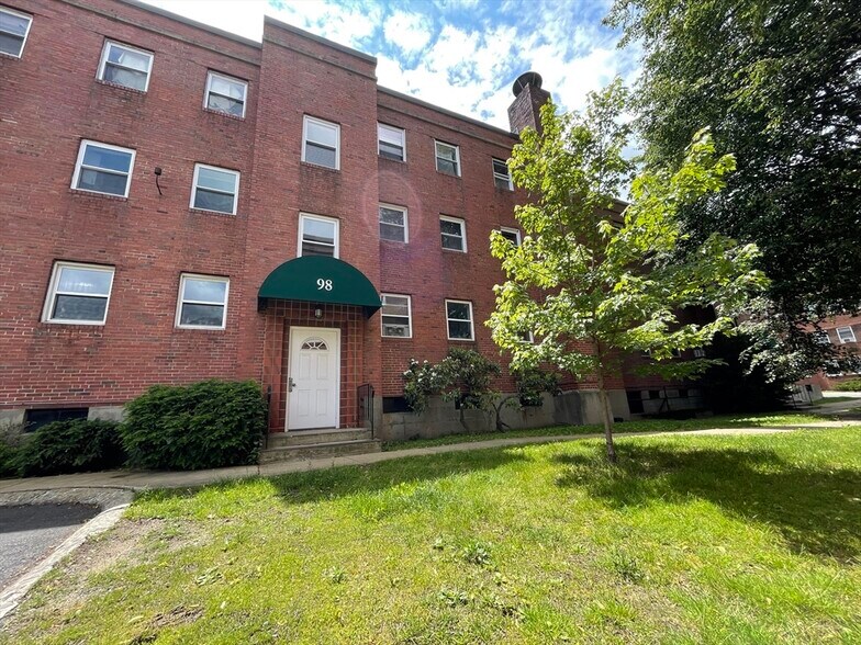 Building Photo - 98 Morton St