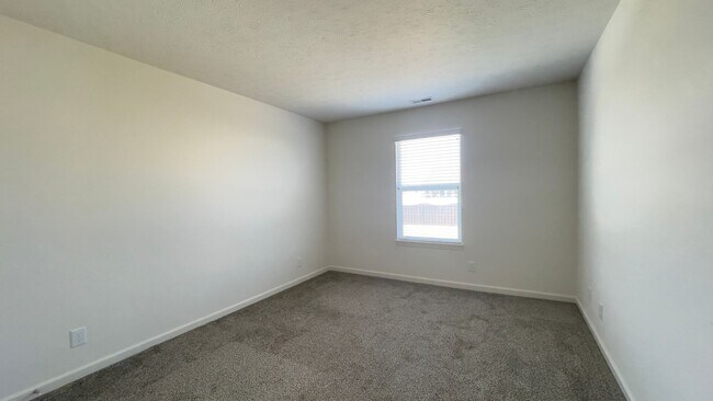 Building Photo - Hawthorne Lake…3 Bedroom 2 Bath