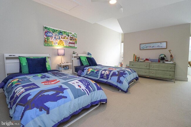 Building Photo - 1596 N Colonial Terrace